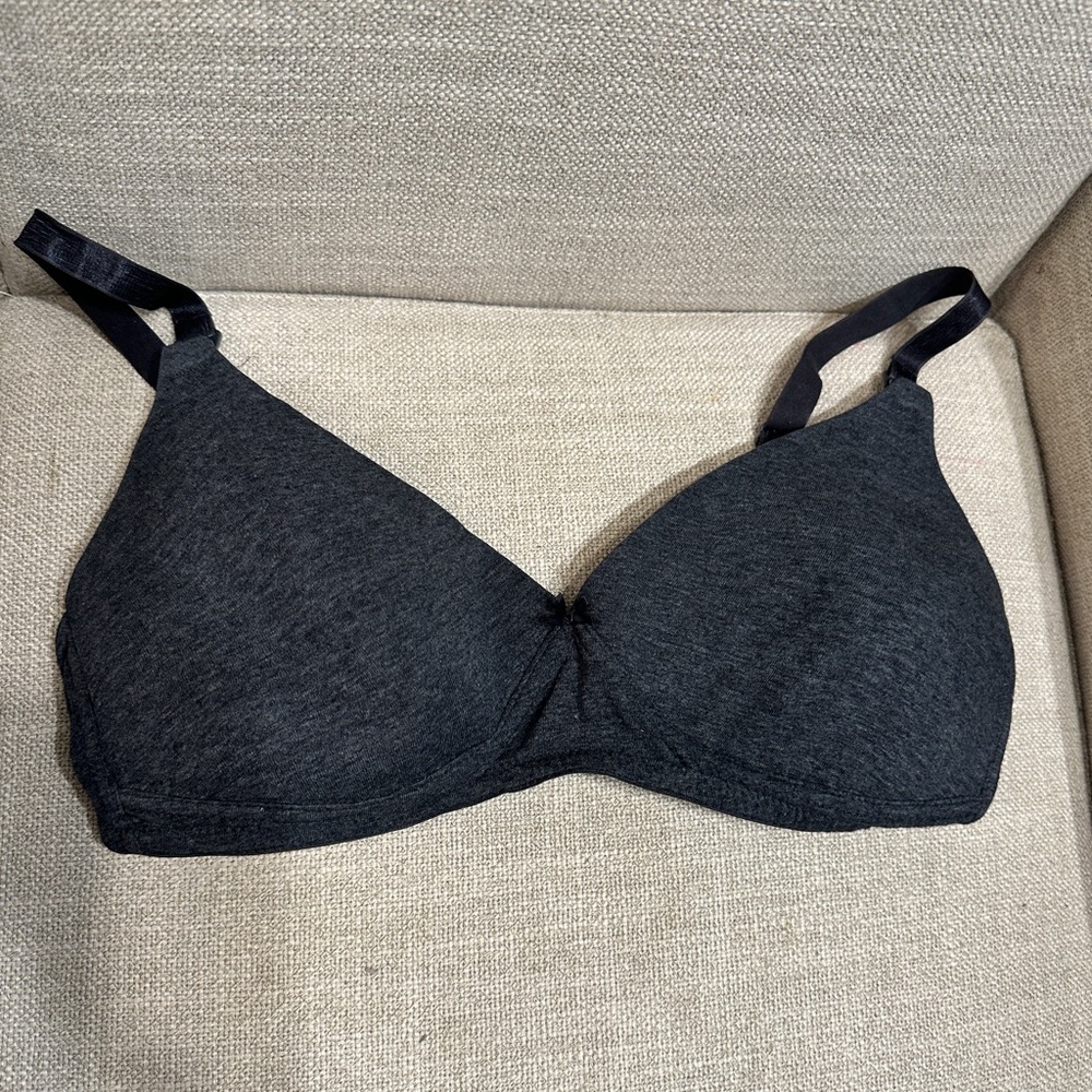 Great Condition! HM Dark Grey 36C